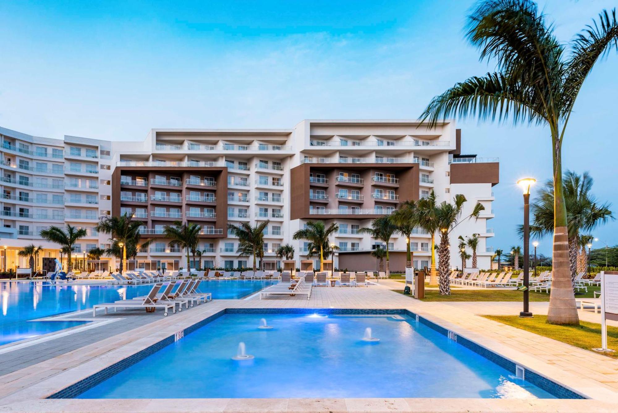 Embassy Suites By Hilton Aruba Beach Resort Palm Beach Exterior photo